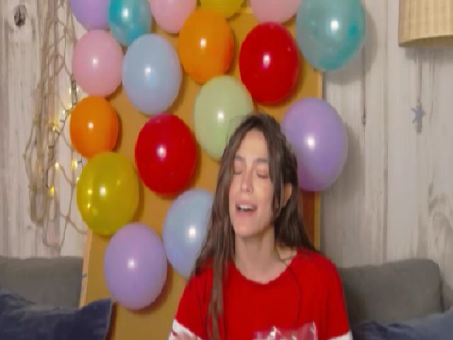 Live sex webcam photo for AlissaO #271186326