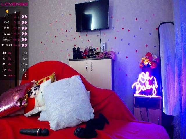 Live sex webcam photo for LinaEllington #271189841
