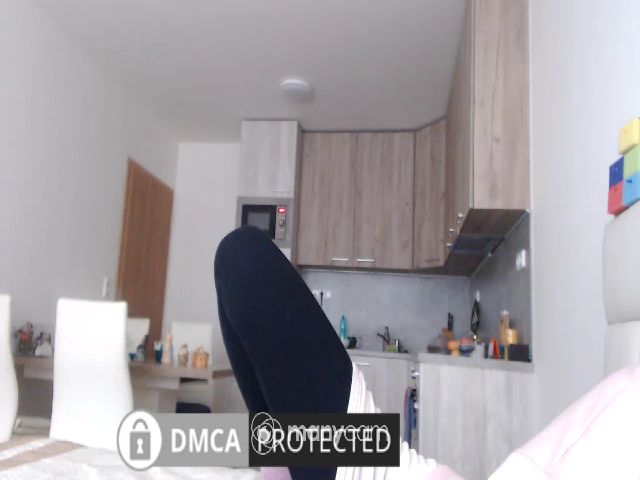 Live sex webcam photo for Jennybadgirl #271182215