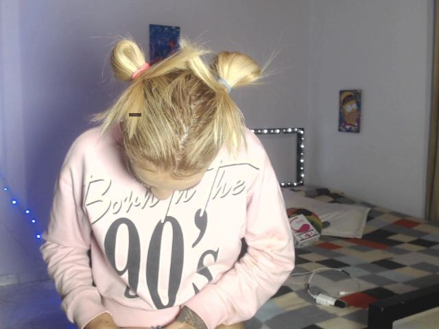 Live sex webcam photo for KellyUnicorn #271177326