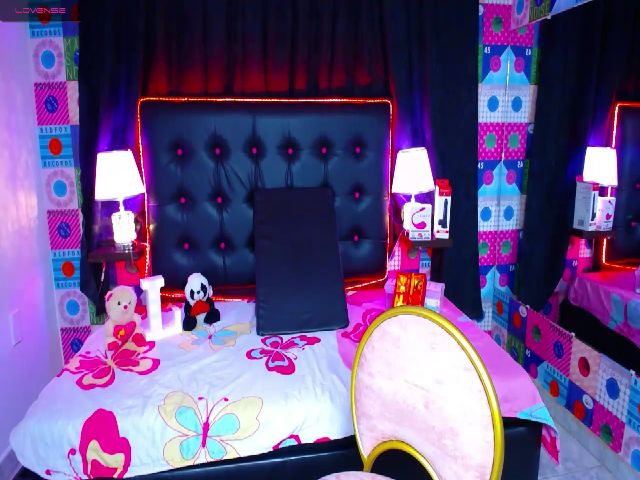 Live sex webcam photo for LaurenSharley #271178284