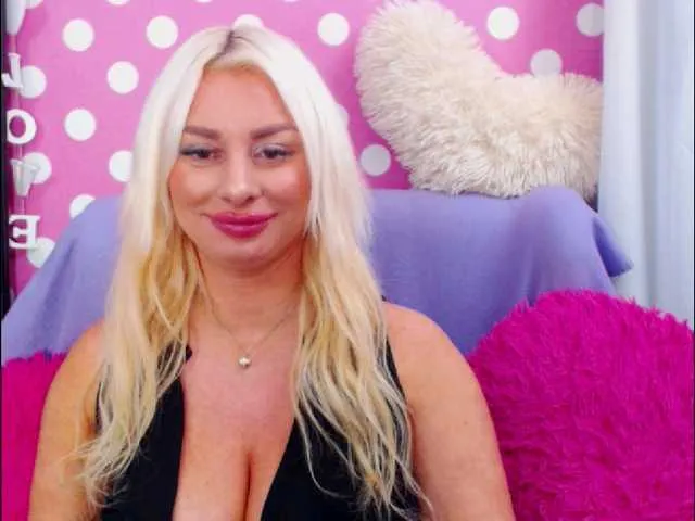 Live sex webcam photo for Luxuriaa #271189068