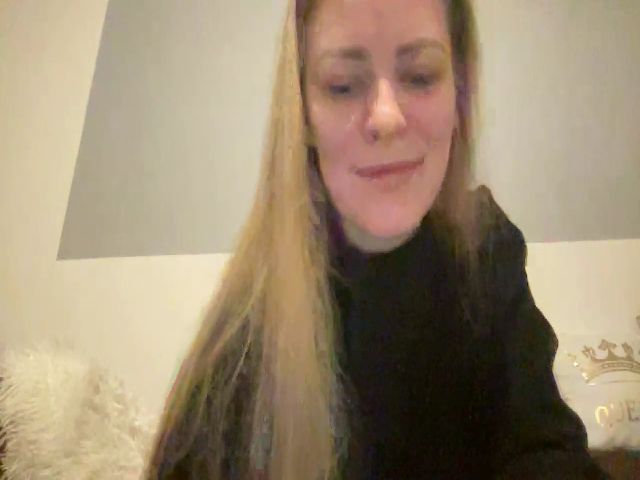 Live sex webcam photo for AnnaDiamond1 #287889194