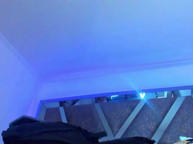 Live sex webcam photo for Marnie-Jones #271180382