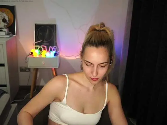 Live sex webcam photo for sensualTrixie #271180248