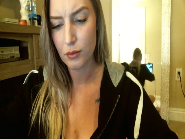 Live sex webcam photo for Lustful_Rose #271180984