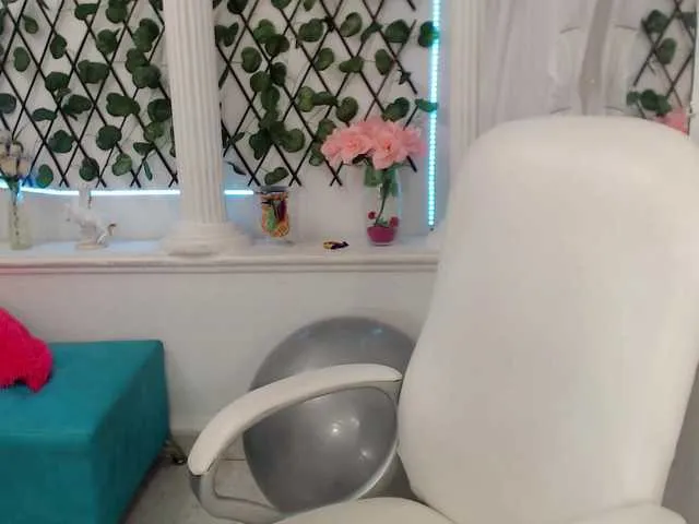 Live sex webcam photo for ivory-19 #271176658