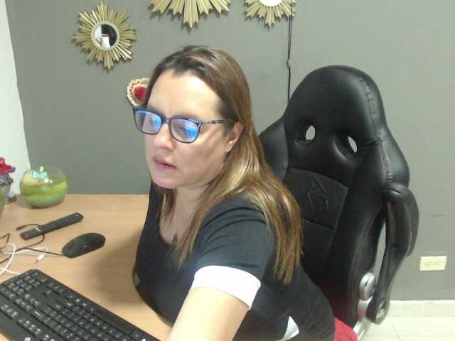 Live sex webcam photo for hilary0617 #271175377