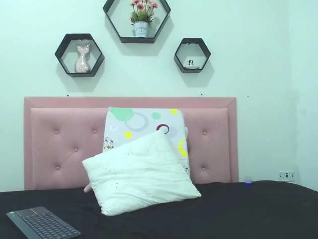 Live sex webcam photo for suzan-milf #271188318