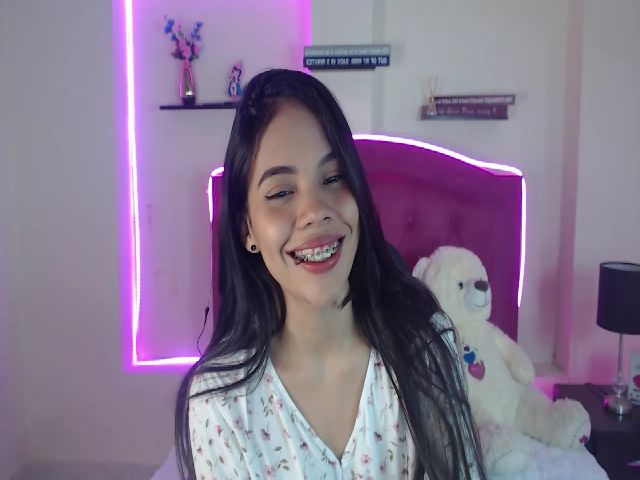 Live sex webcam photo for Grey_Evelyn #271178279