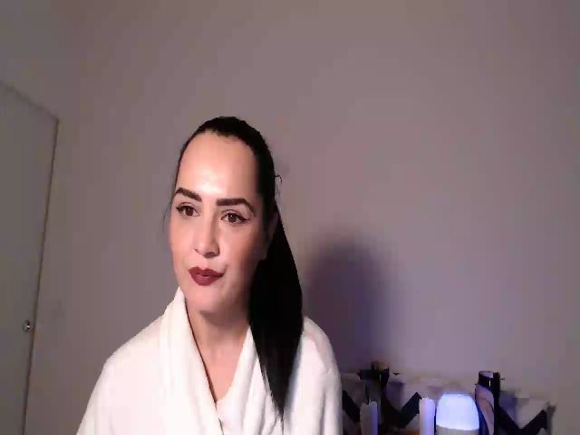 Live sex webcam photo for BellaMelania #271185573
