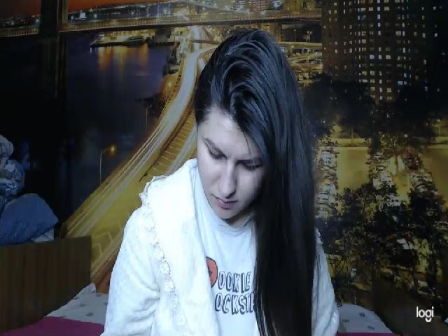 Live sex webcam photo for KiraSweetX_ #271182463