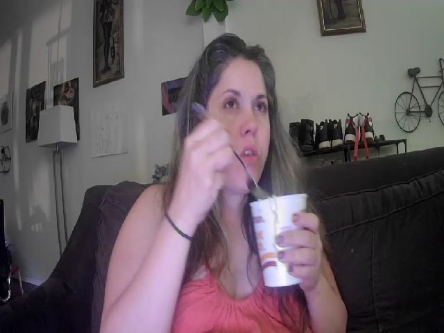 Live sex webcam photo for Laural55 #271178938