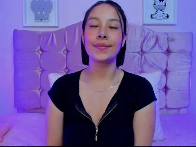 Live sex webcam photo for zoelovin #271184593