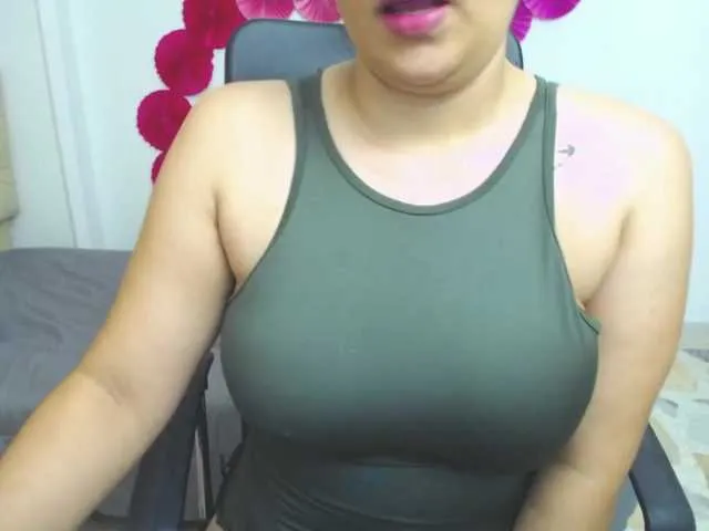 Live sex webcam photo for Luciana-30 #271176316