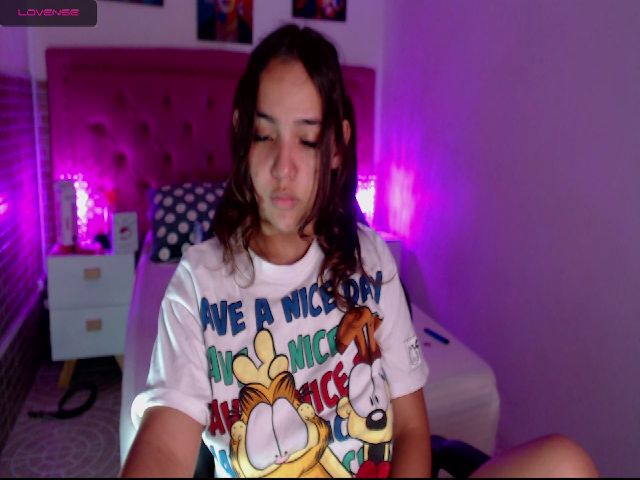 Live sex webcam photo for Mia_diamondd #271189920