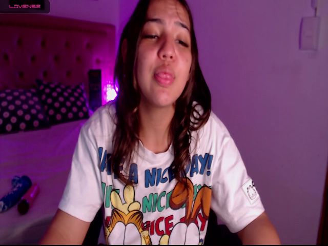 Live sex webcam photo for Mia_diamondd #271191443