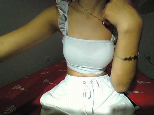 Live sex webcam photo for sweet-katty #271184277
