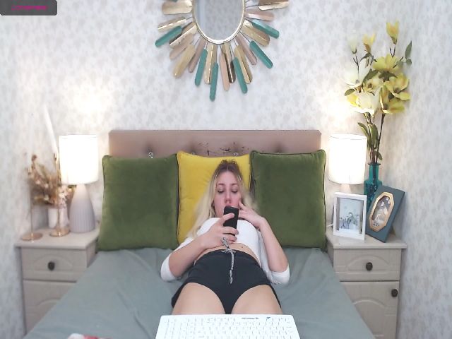 Live sex webcam photo for GinaSpade #271176124