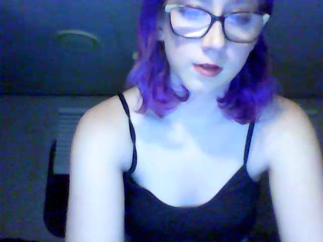 Live sex webcam photo for LovelyLucy8 #271182903