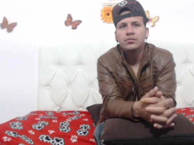Live sex webcam photo for krisAndSaul #271183861