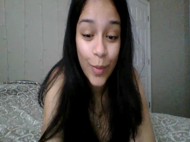 Live sex webcam photo for Adrianaxo1 #271190835