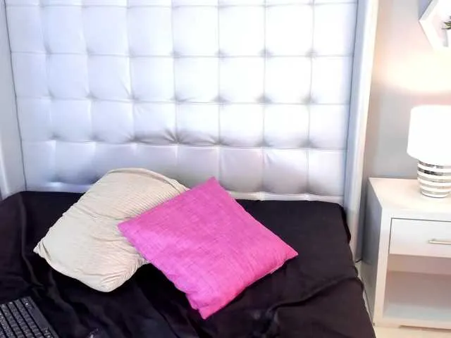 Live sex webcam photo for KIMWALKER #271188545