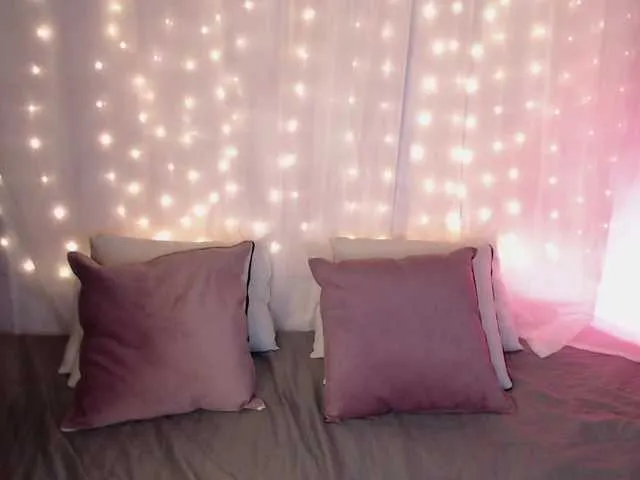 Live sex webcam photo for Lila-ax3 #271183844