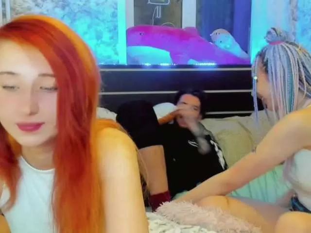 Live sex webcam photo for CarolineBony #271175047