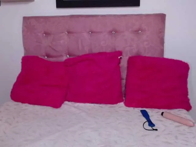 Live sex webcam photo for niaacosta #271176232