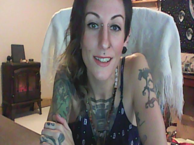 Live sex webcam photo for AxelleKnows #271178705