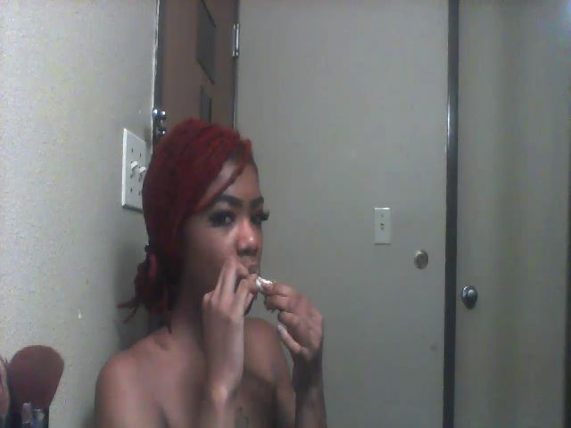 Live sex webcam photo for SexyCarmel34 #271178940