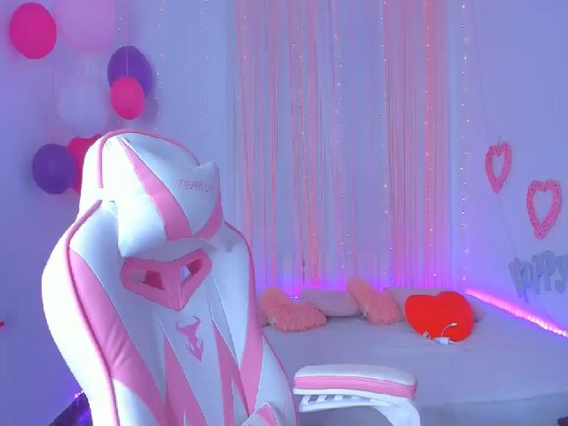 Live sex webcam photo for JessaRoss #271191018