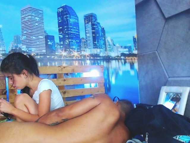 Live sex webcam photo for Couplesweet20 #271183526