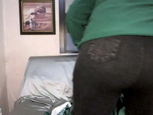 Live sex webcam photo for Milf4Joy55 #271188207