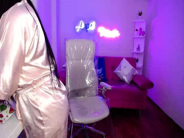 Live sex webcam photo for lexiie_grey #271186817