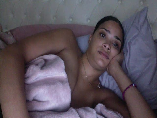 Live sex webcam photo for Mswhatsyaname #271178806