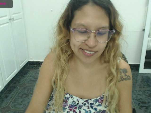 Live sex webcam photo for SweetBarbie #271202296