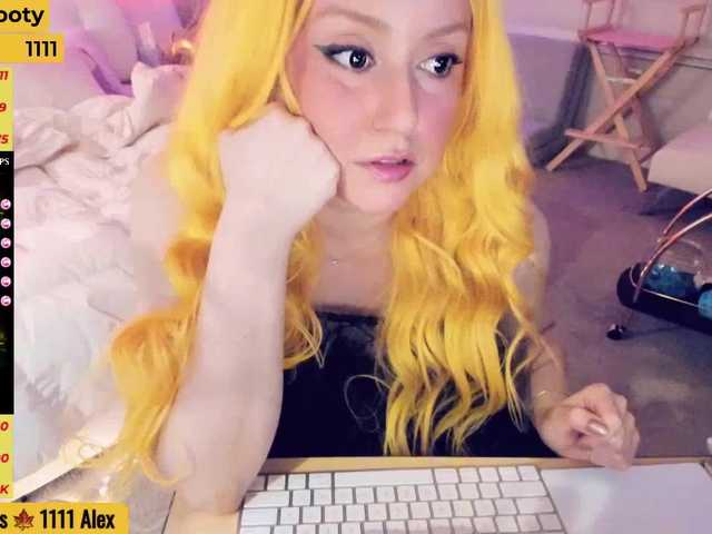 Live sex webcam photo for GoldyXO #271202384