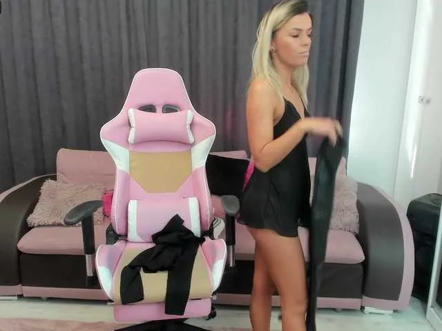 Live sex webcam photo for AprillChasse1 #271201973