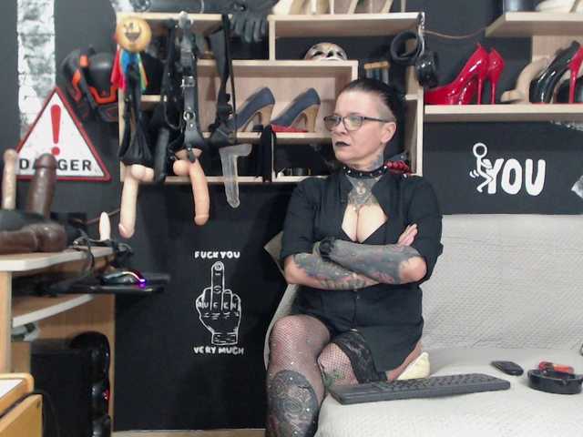 Live sex webcam photo for mistressmiry #271198688