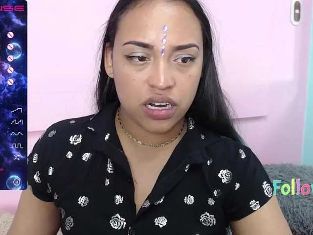Live sex webcam photo for Angeluxxx #271193812