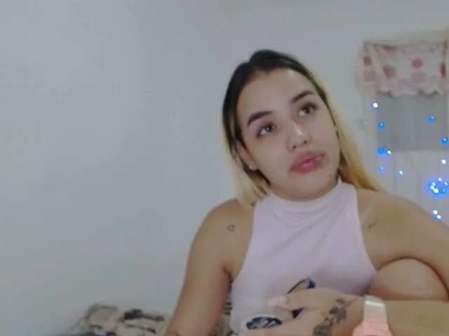 Live sex webcam photo for adri14-1 #271202487