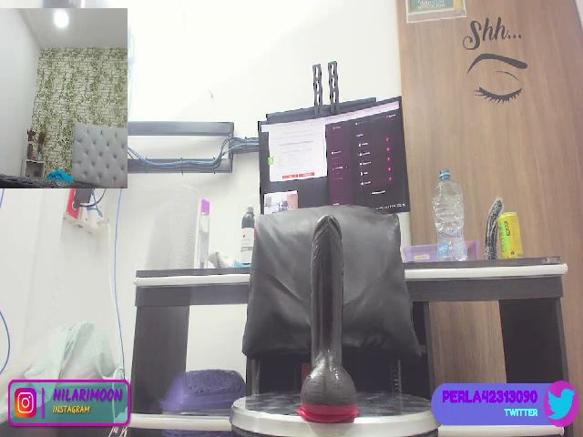 Live sex webcam photo for HilaryMoon #271199259