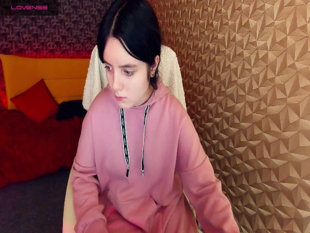 Live sex webcam photo for LittleShyyy #271199666