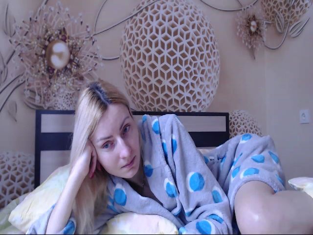 Live sex webcam photo for MeltingJulia #271200472