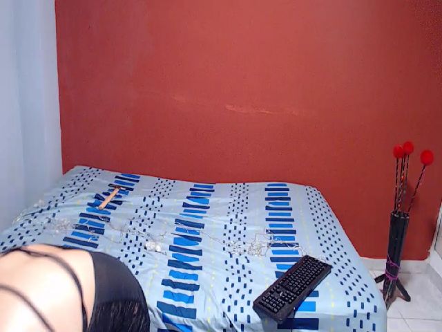 Live sex webcam photo for Emira2 #271203975