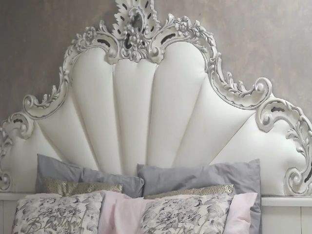 Live sex webcam photo for SoffyyHot #271208519