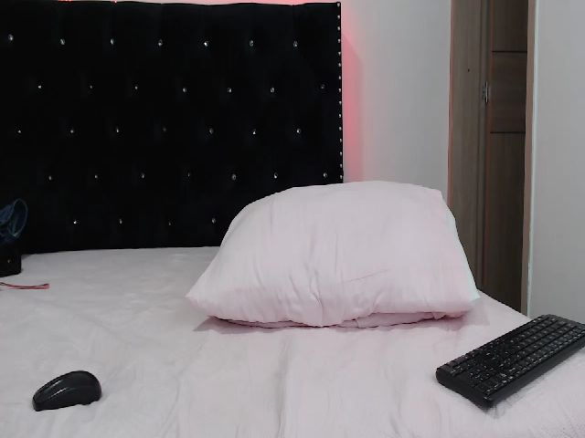 Live sex webcam photo for Noha_24_ #271204944