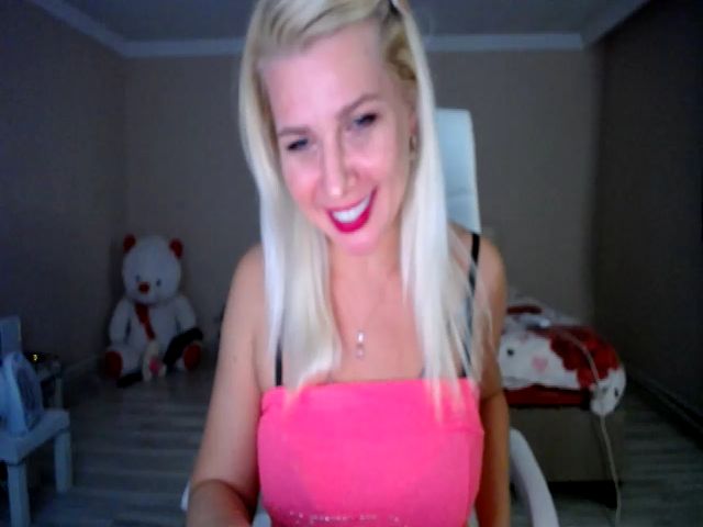 Live sex webcam photo for KRISTEN_777 #271209485